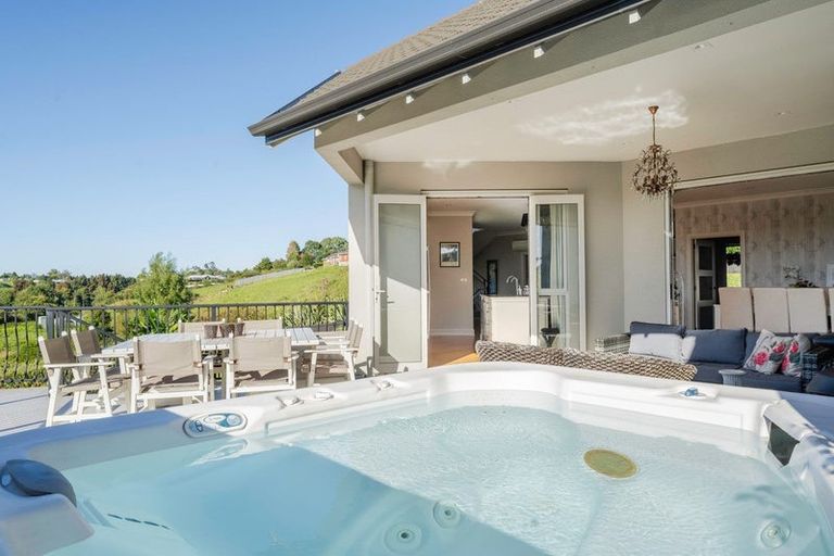 Photo of property in 15 Meadowbank Rise, Bethlehem, Tauranga, 3110