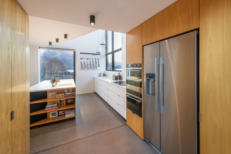 Photo of property in 9 Beacon Point Road, Wanaka, 9305