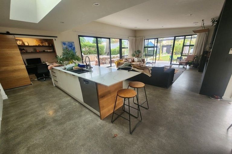 Photo of property in 11 Laing Crescent, Heathcote Valley, Christchurch, 8022