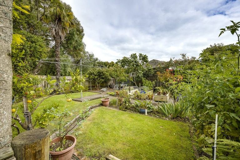 Photo of property in 8 Thompson Road, Bluff Hill, Napier, 4110