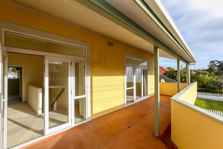 Photo of property in 24 Pendarves Street, New Plymouth, 4310