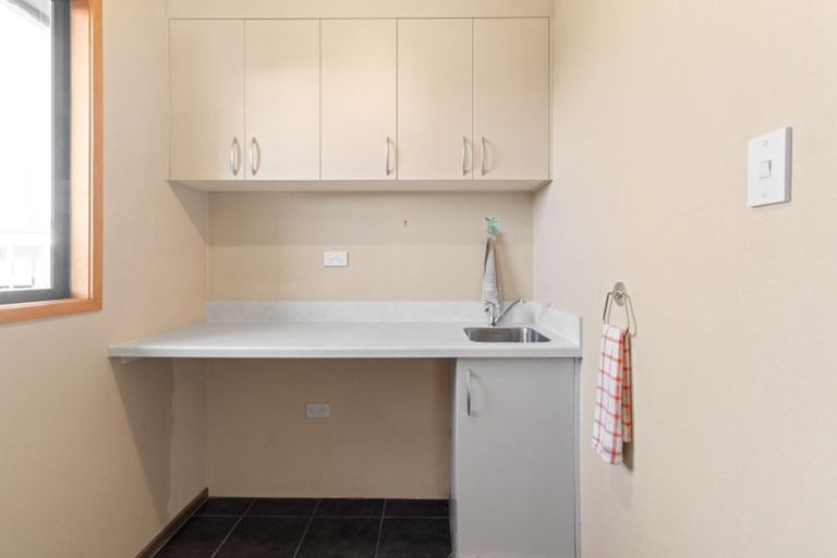 Photo of property in 5b Truby King Street, Merrilands, New Plymouth, 4312