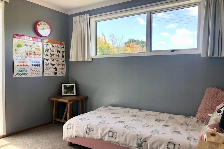 Photo of property in 4 Holloway Road, Omata, New Plymouth, 4374