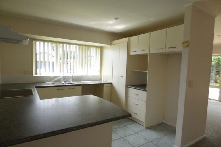 Photo of property in 72 Kingdale Road, Henderson, Auckland, 0610