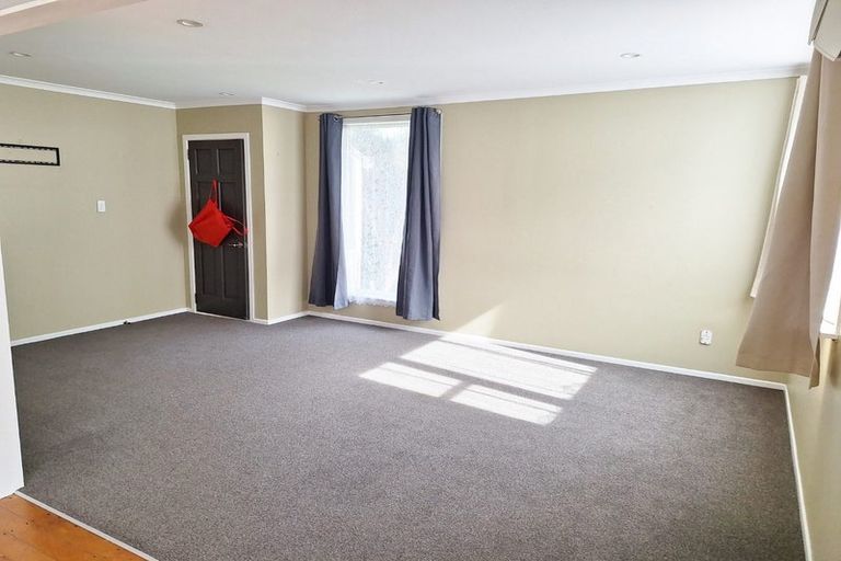 Photo of property in 10 John Street, Stokes Valley, Lower Hutt, 5019