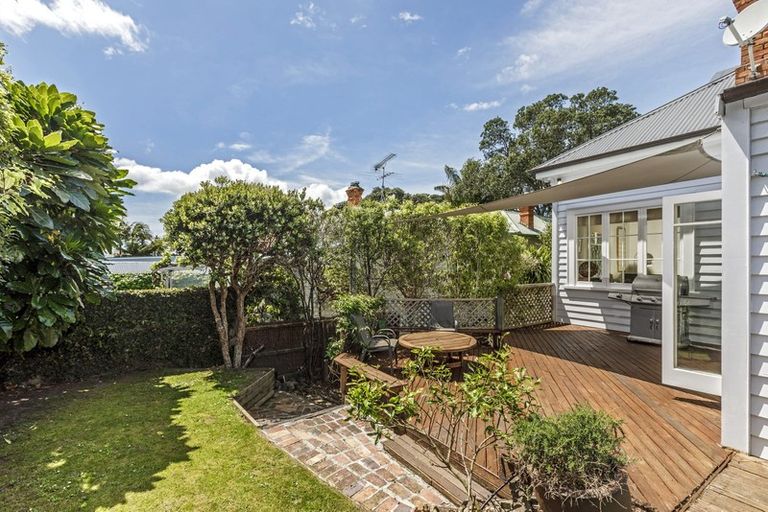 Photo of property in 1 Arawa Avenue, Devonport, Auckland, 0624