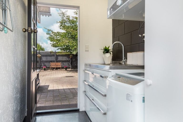 Photo of property in 129 Victoria Street, Cambridge, 3434