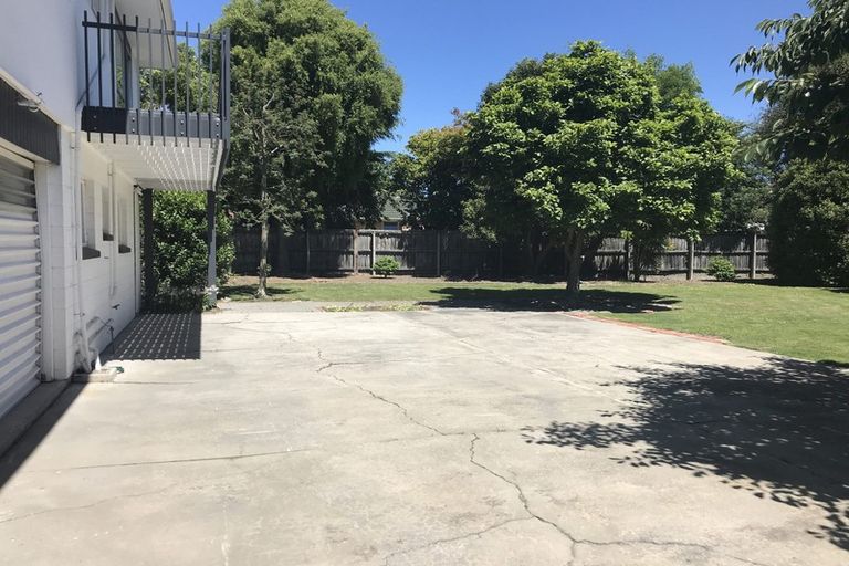 Photo of property in 12 Moorpark Place, Ilam, Christchurch, 8041