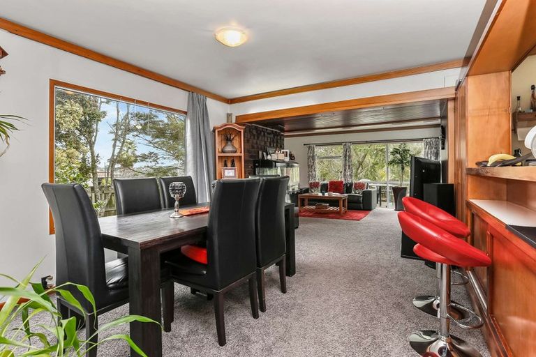 Photo of property in 1 Pokapu Street, Titirangi, Auckland, 0600