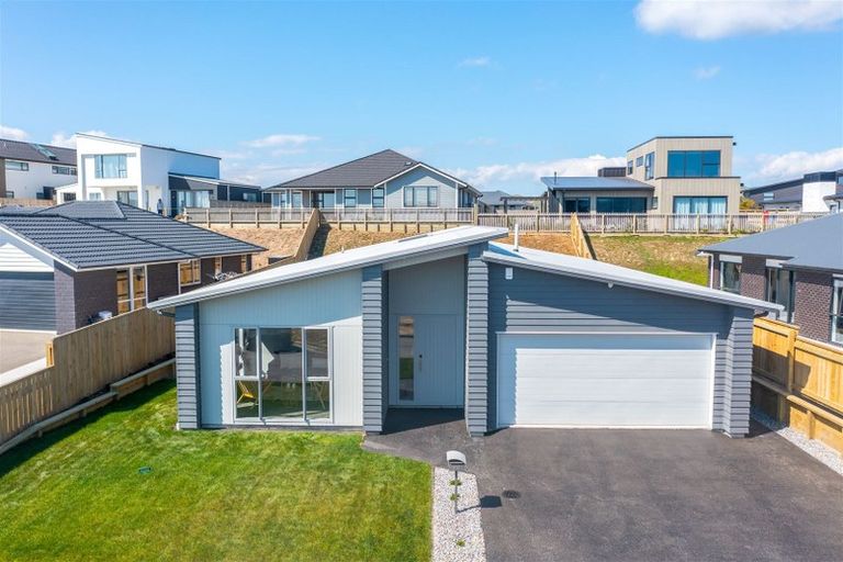 Photo of property in 20 Rotorua Grove, Aotea, Porirua, 5024