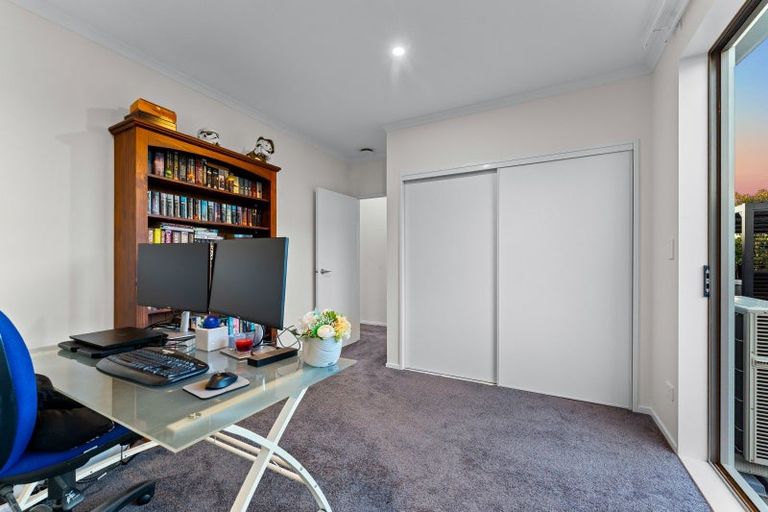 Photo of property in 15 Taikura Avenue, Red Beach, 0932