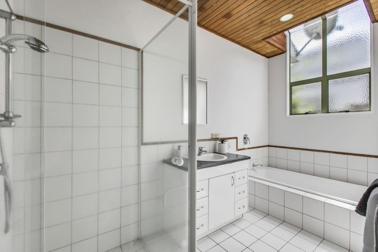 Photo of property in 36 Wairoa Road, Narrow Neck, Auckland, 0624