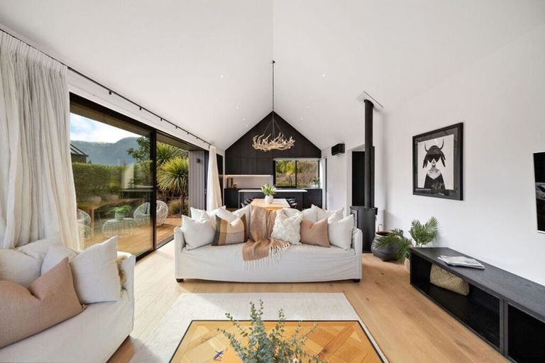 Photo of property in 1 Wanderer Lane, Jacks Point, Queenstown, 9371