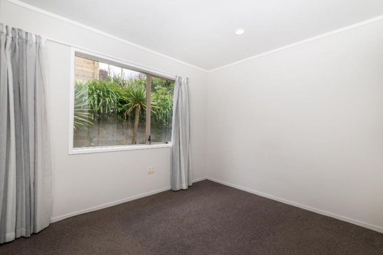 Photo of property in 2/98 Mountbatten Avenue, Hillcrest, Auckland, 0627