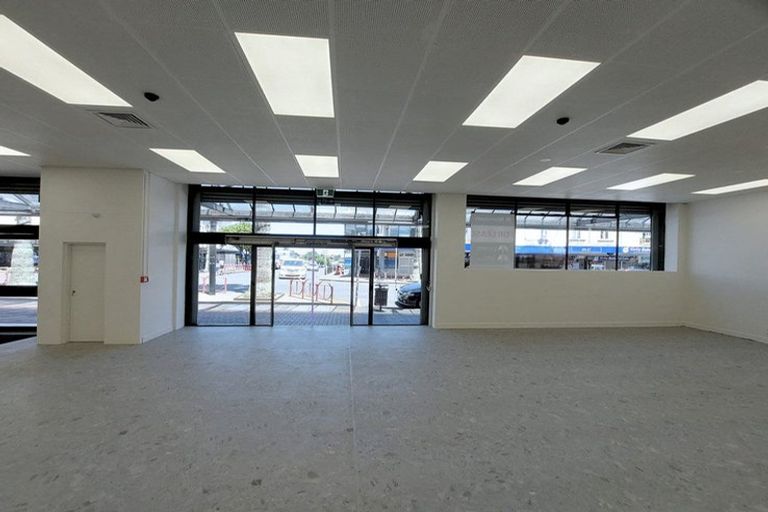 Photo of property in 350b Great South Road, Opaheke, Papakura, 2113