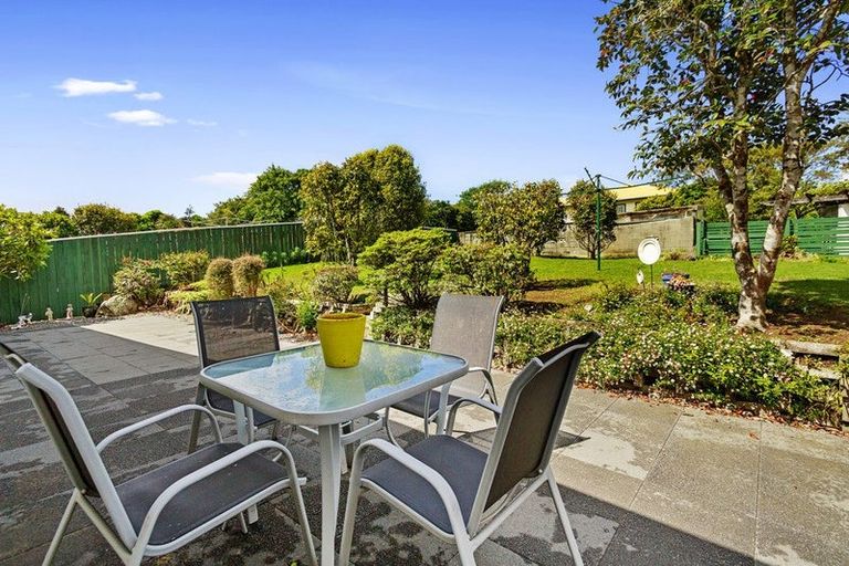 Photo of property in 8 Fitzwilliam Terrace, Tawa, Wellington, 5028