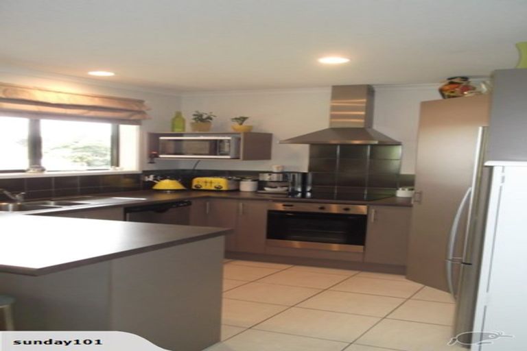 Photo of property in 32 Bateleur Close, Welcome Bay, Tauranga, 3112