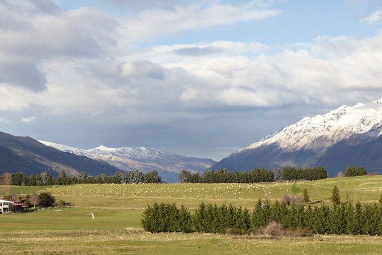 Photo of property in 53 Jacks Point Rise, Jacks Point, Queenstown, 9371