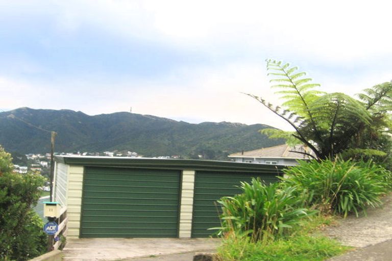 Photo of property in 11 Montgomery Avenue, Karori, Wellington, 6012