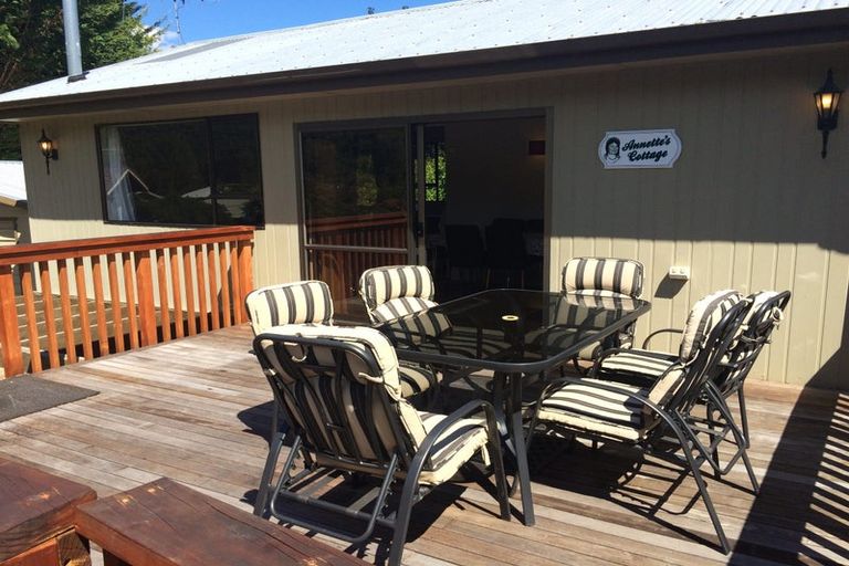 Photo of property in 6 Mckibbin Place, Arrowtown, 9302