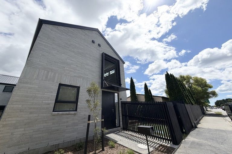 Photo of property in 1/197 Innes Road, St Albans, 8052