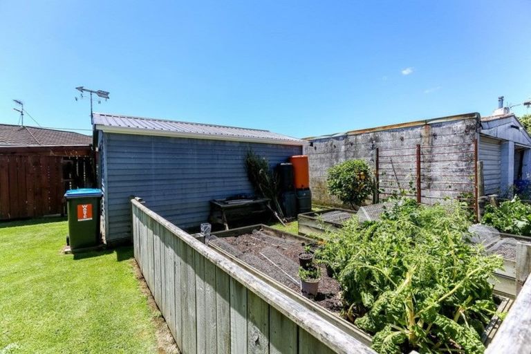 Photo of property in 2 Thames Street, Welbourn, New Plymouth, 4310