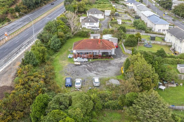 Photo of property in 92 Tremewan Street, Tawa, Wellington, 5028