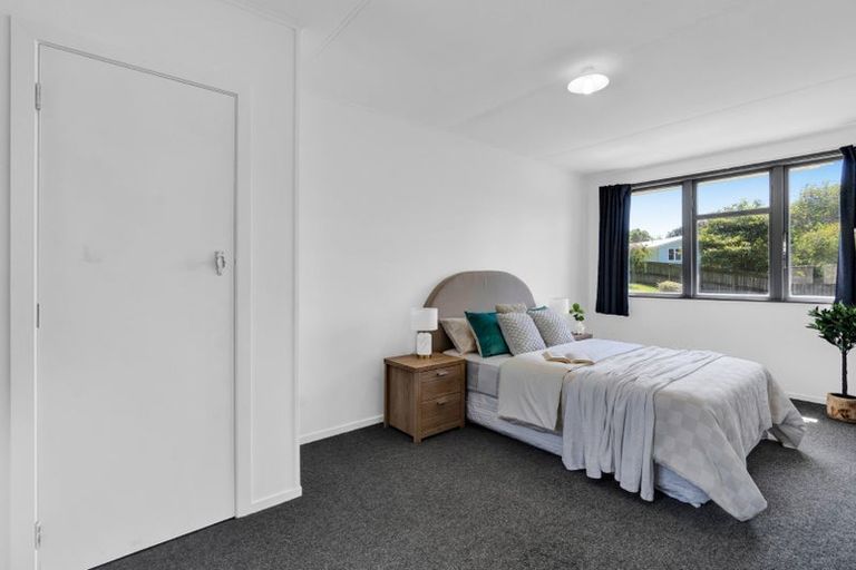 Photo of property in 8 Granby Place, Westown, New Plymouth, 4310