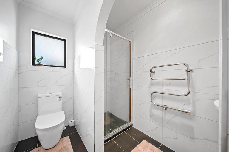 Photo of property in 4 Figtree Terrace, Goodwood Heights, Auckland, 2105