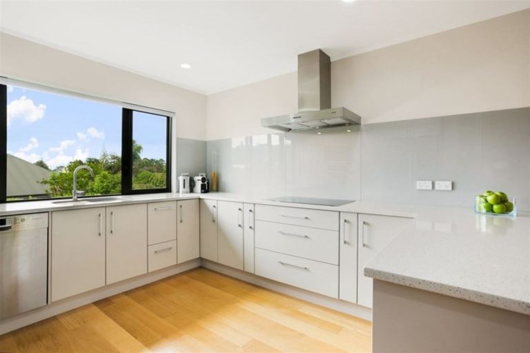 Photo of property in 16 The Close, Greenhithe, Auckland, 0632