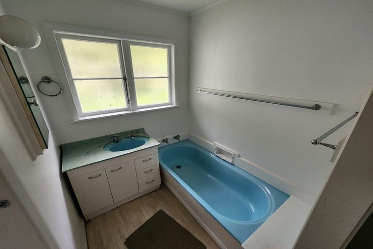 Photo of property in 31 Victory Crescent, Tawa, Wellington, 5028