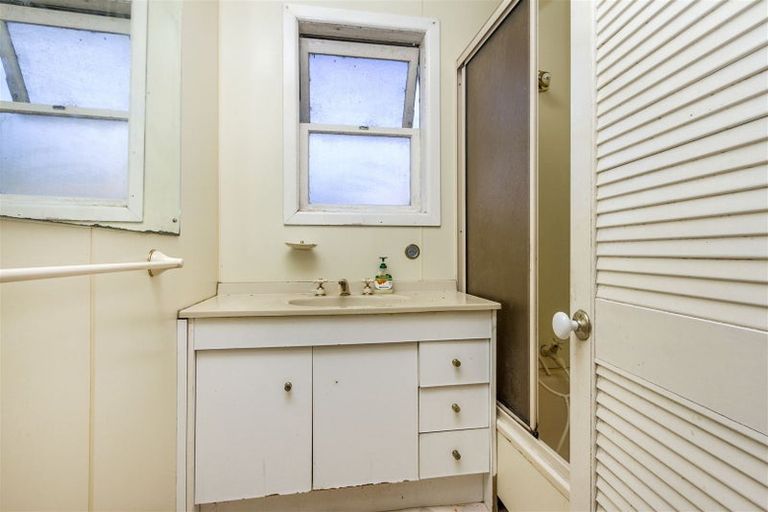 Photo of property in 2/22 Windy Ridge Road, Glenfield, Auckland, 0629