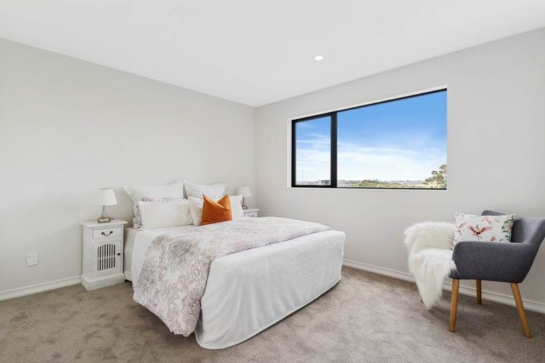 Photo of property in 36 Paparahi Place, Wainui, 0992