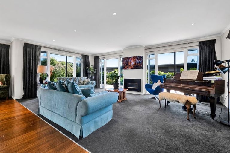 Photo of property in 18 Te Arakete Place, Hurworth, New Plymouth, 4310