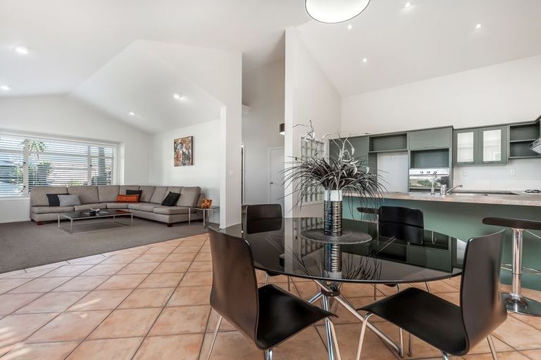 Photo of property in 15 Cinnabar Place, Westgate, Auckland, 0614