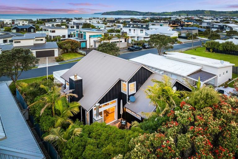 Photo of property in 16 Te Mana Street, Omaha, 0986