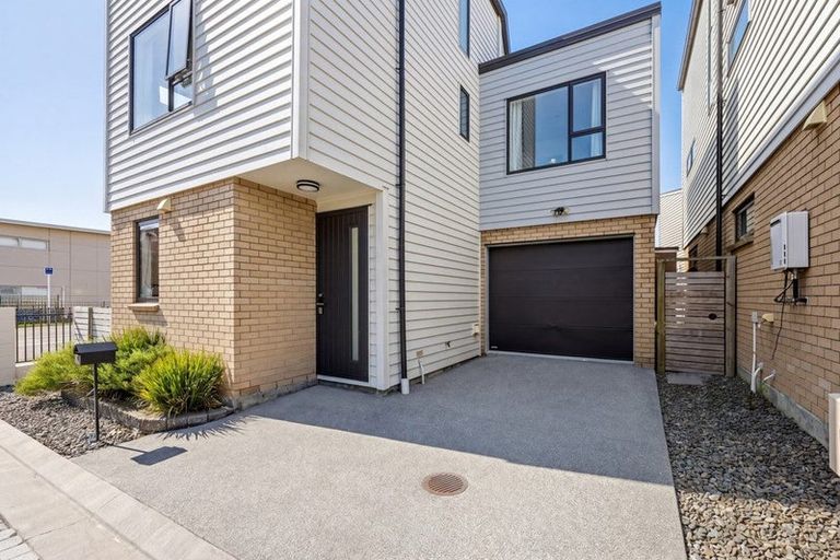 Photo of property in 2 Koropiko Lane, Flat Bush, Auckland, 2019