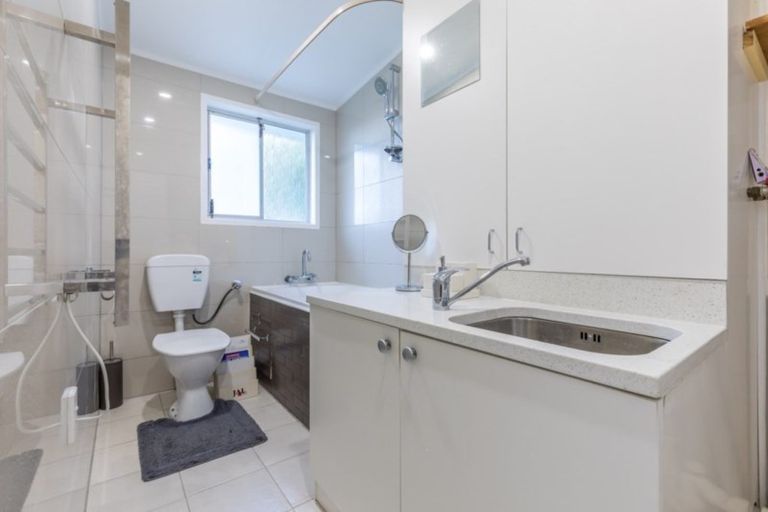 Photo of property in 7/66 Astley Avenue, New Lynn, Auckland, 0600