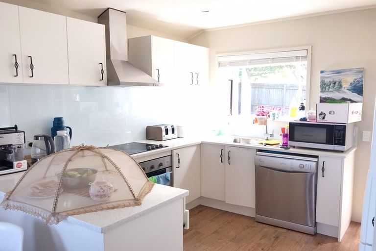 Photo of property in 1/25 Aotearoa Terrace, Murrays Bay, Auckland, 0630