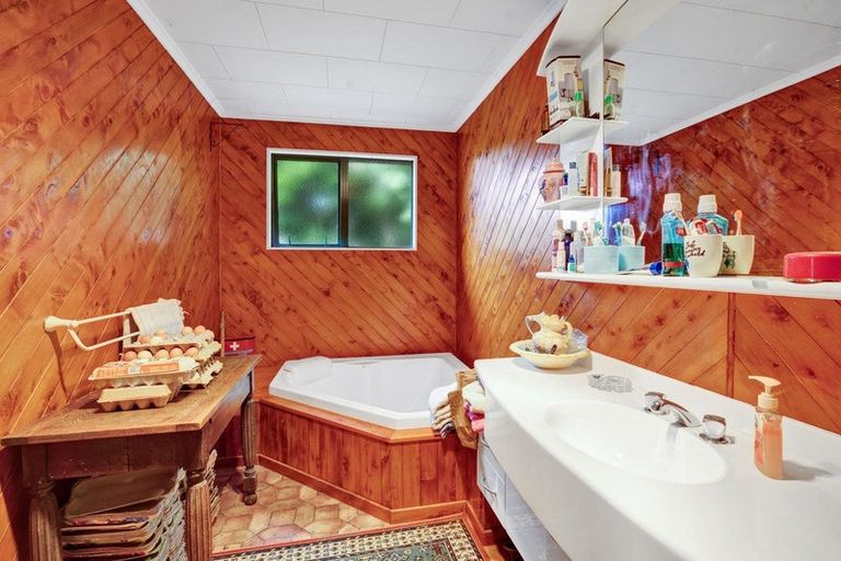 Photo of property in 242 Bridge Street, Eltham, 4322