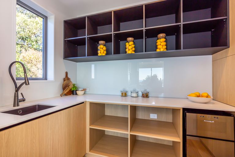 Photo of property in 10 Hilltop Lane, Mount Pleasant, Christchurch, 8081