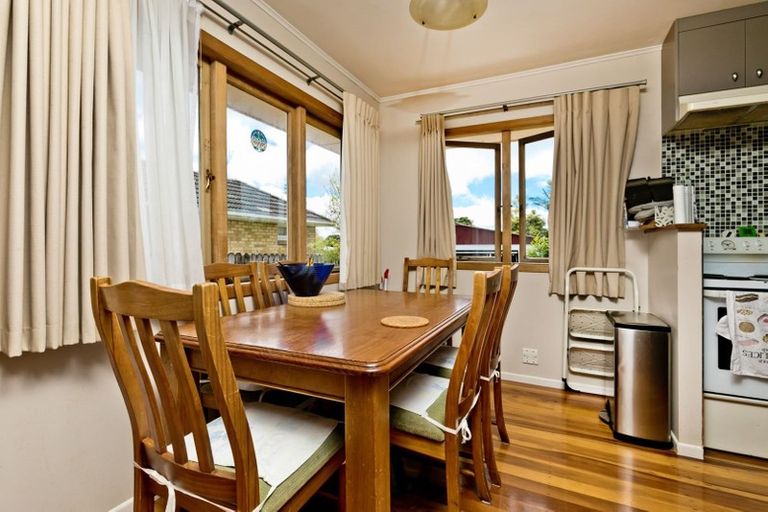 Photo of property in 18 Ward Crescent, Te Atatu Peninsula, Auckland, 0610