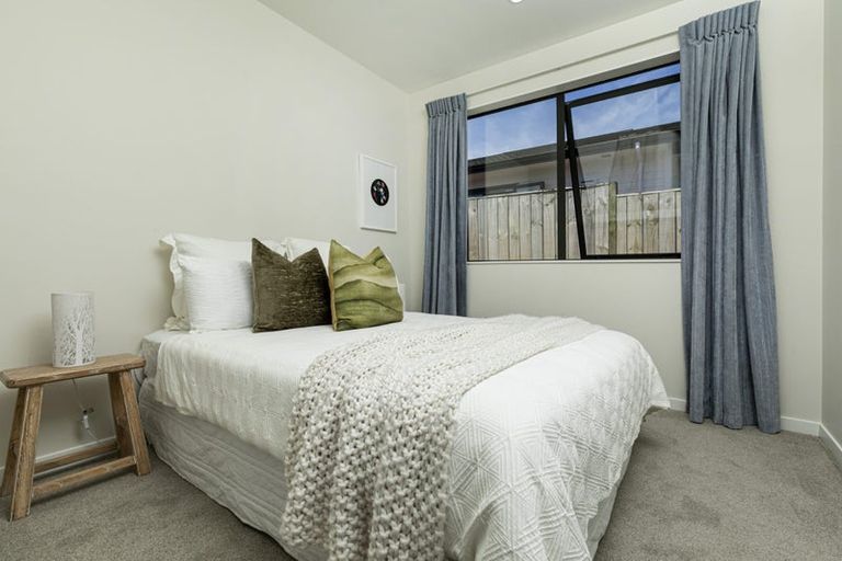 Photo of property in 1 Mcindoe Road, Kumeu, 0810