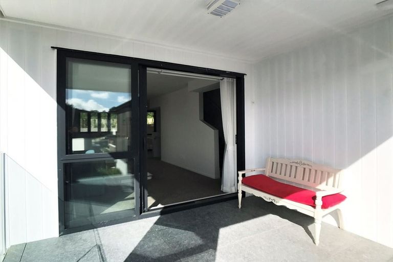 Photo of property in 1 Kanona Way, Albany Heights, Auckland, 0632
