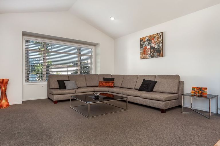 Photo of property in 15 Cinnabar Place, Westgate, Auckland, 0614