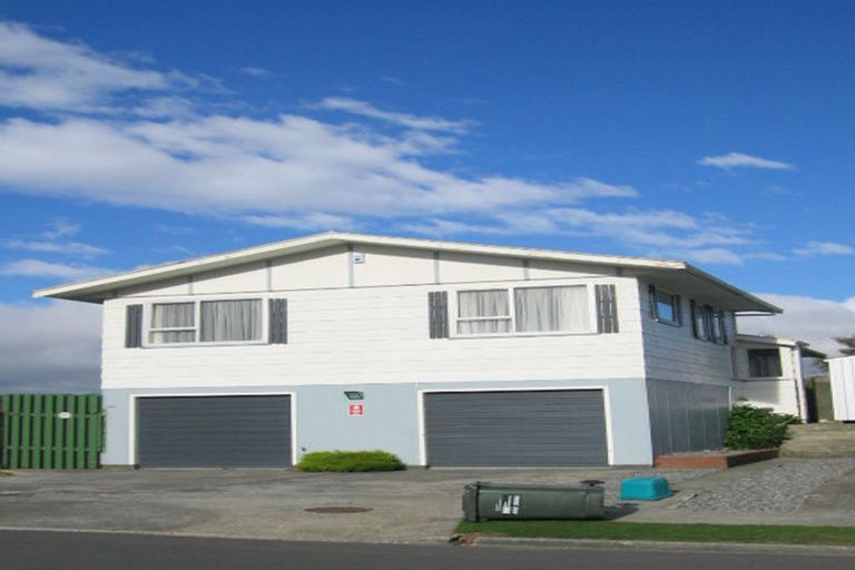 Photo of property in 6 Owaka Close, Kelson, Lower Hutt, 5010