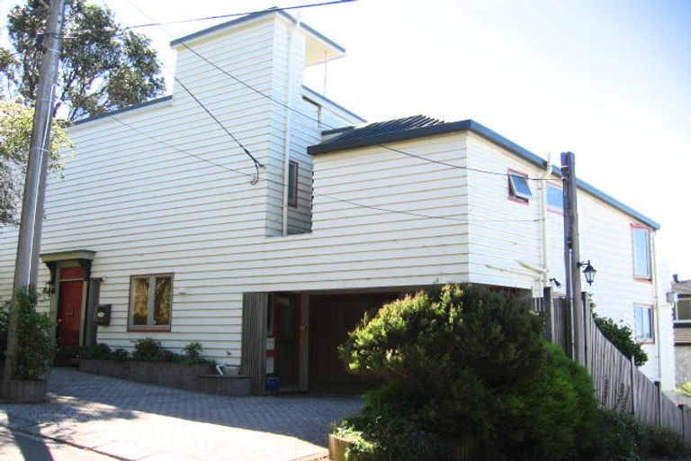 Photo of property in 69 Nicholson Road, Khandallah, Wellington, 6035