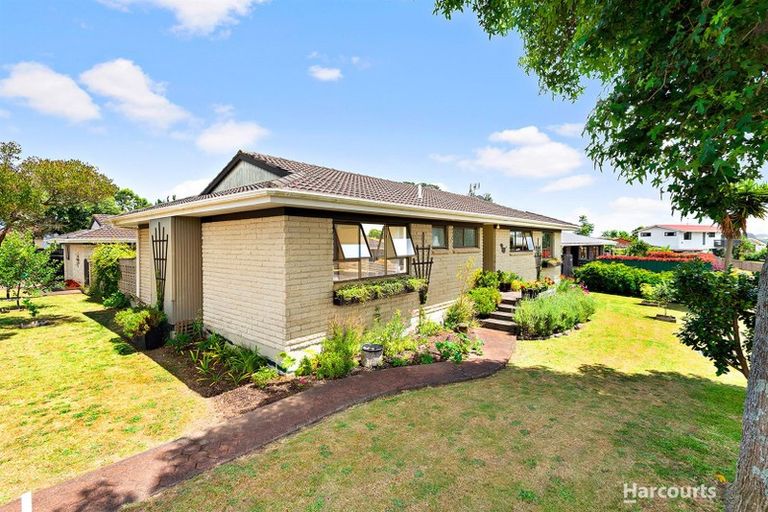 Photo of property in 4 Harbour Crest Drive, Waiuku, 2123