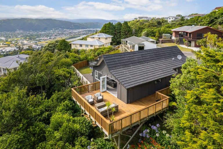 Photo of property in 26 Wisteria Grove, Maungaraki, Lower Hutt, 5010