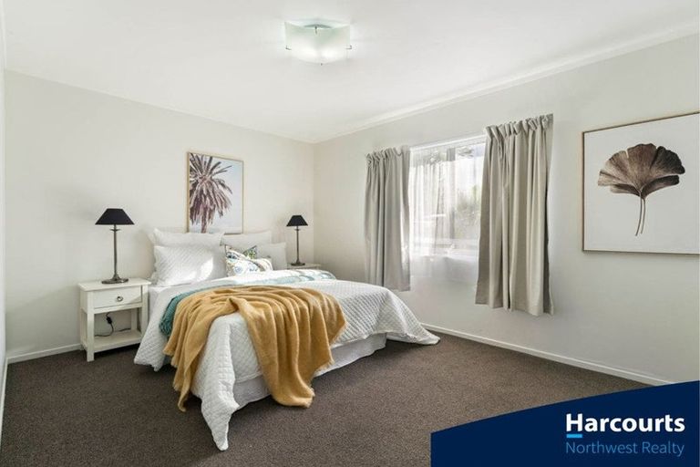 Photo of property in 1/729 Swanson Road, Swanson, Auckland, 0612